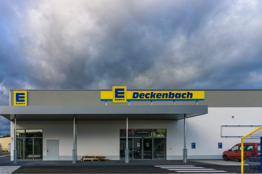 Alle Zutaten für ein reichhaltiges Katerfrühstück bekommen Sie gut sortiert bei EDEKA Deckenbach in Obertshausen