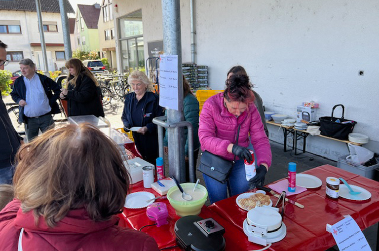 Großer Andrang herrschte bei der Aktion "Heimat shoppen" vor dem Markt von EDEKA Deckenbach in Obertshausen