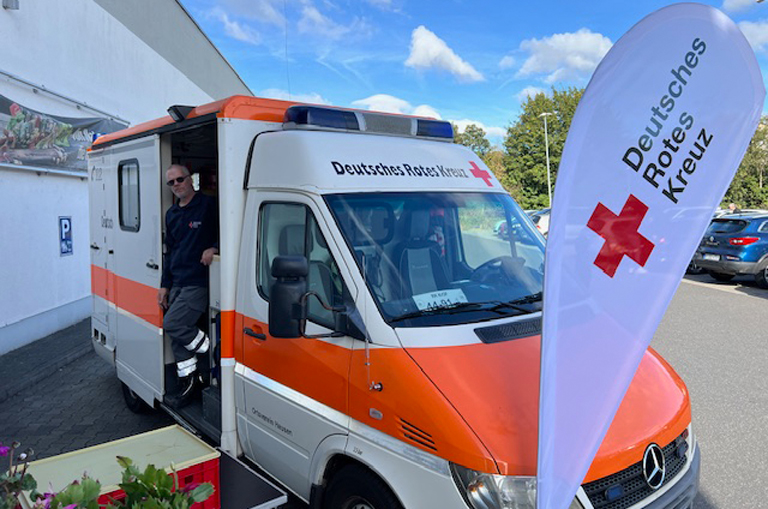 Großer Andrang herrschte bei der Aktion "Heimat shoppen" vor dem Markt von EDEKA Deckenbach in Obertshausen
