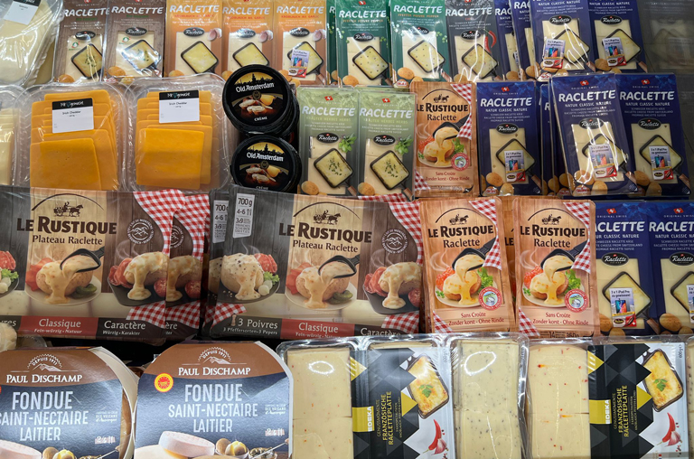Das Käseangebot für Raclette und Fondue bei EDEKA Deckenbach in Obertshausen lässt keine Wünsche offen