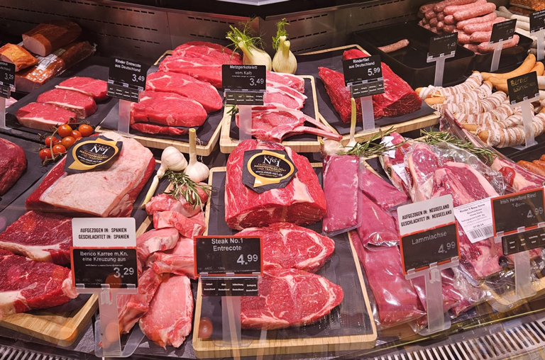 EDEKA Deckenbach in Obertshausen bietet Festtagsgenüsse aller Art an seiner Frischetheke an