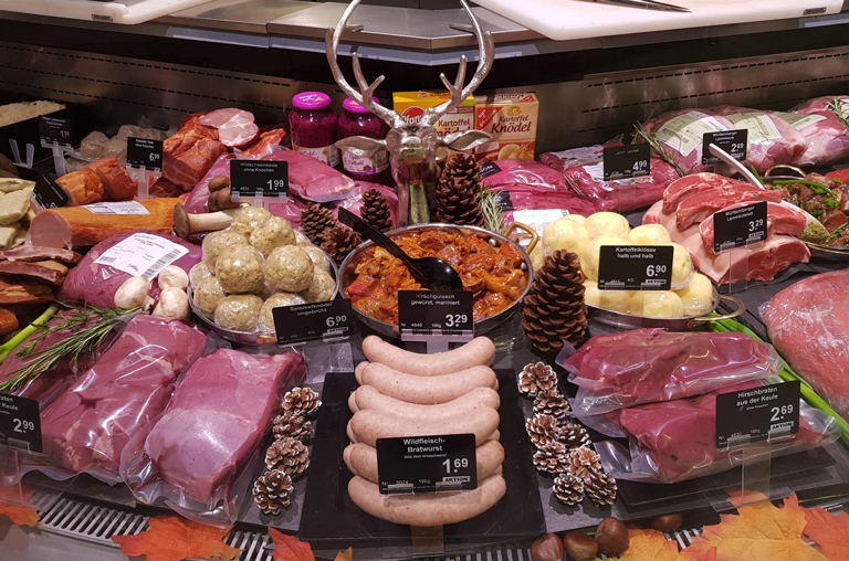 Weihnachten kann kommen mit den Spezialitäten von der Frischetheke bei EDEKA Deckenbach in Obertshausen