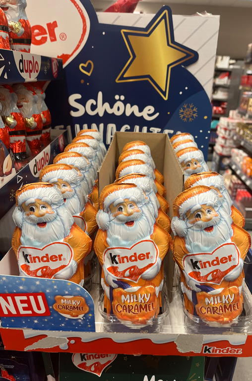Auch zahlreiche Schoko Nikoläuse von kinder sind bei EDEKA Deckenbach erhältlich