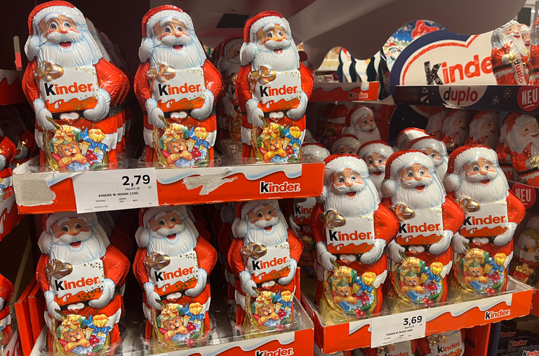 Auch zahlreiche Schoko Nikoläuse von kinder sind bei EDEKA Deckenbach erhältlich