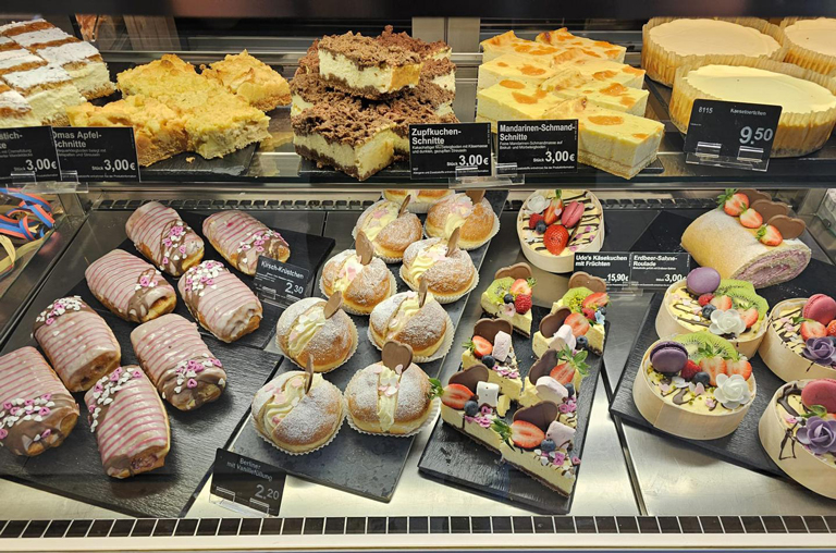 Die Markt-Bäckerei von EDEKA Deckenbach in Obertshausen bietet ofenfrische Backwaren en masse