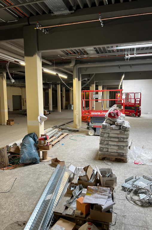 Fotoaufnahme von den Modernisierungsarbeiten im neuen EDEKA-Deckenbach-Markt