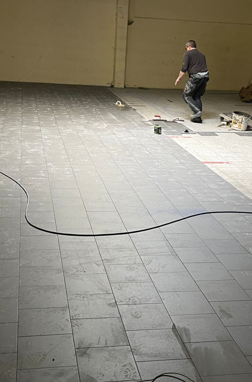 Fotoaufnahme von den Modernisierungsarbeiten im neuen EDEKA-Deckenbach-Markt