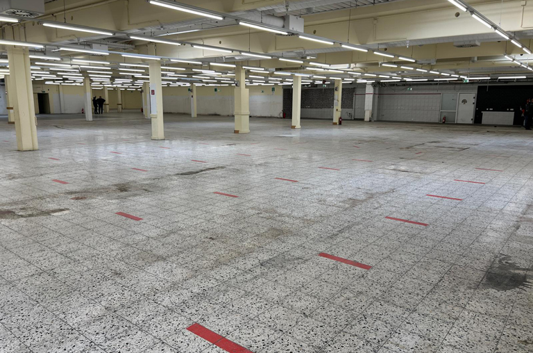 Fotoaufnahme von den Modernisierungsarbeiten im neuen EDEKA-Deckenbach-Markt