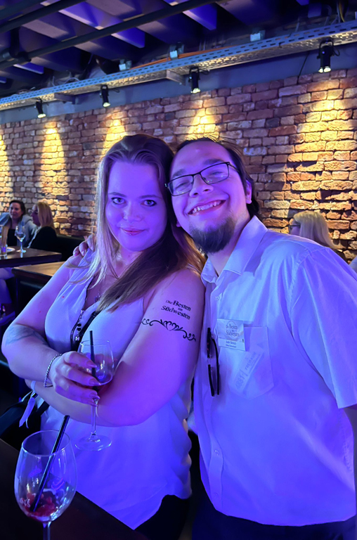 Die Obst- und Gemüseexperten Justin Bönsch und Sarah Kleeblatt hatten bei der After-Show-Party sichtlich Spaß
