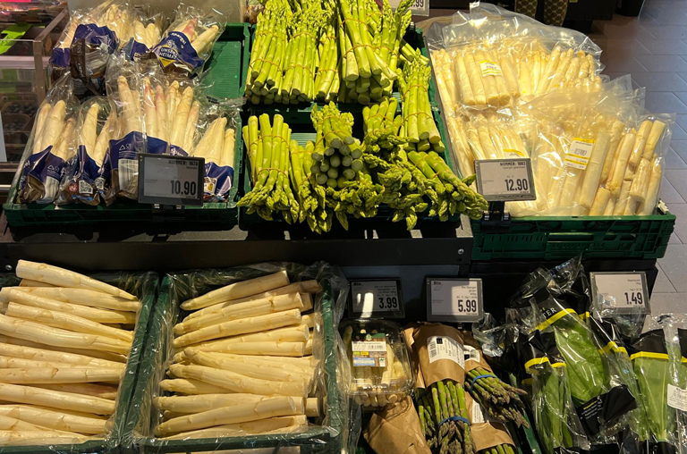 Ein Blick ins Spargelangebot bei EDEKA Deckenbach