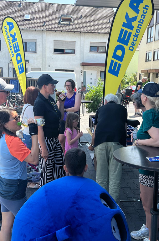 Gut besucht war der Stand des Kinderhospizdienstes Frankfurt vor dem Deckenbach-Markt