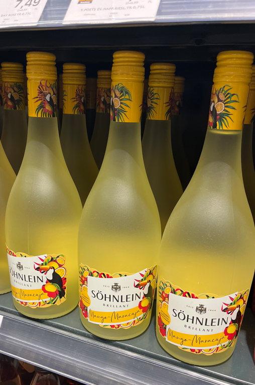Sommerlaune im Glas mit dem Söhnlein Brillant Sommerdrink Mango-Maracuja