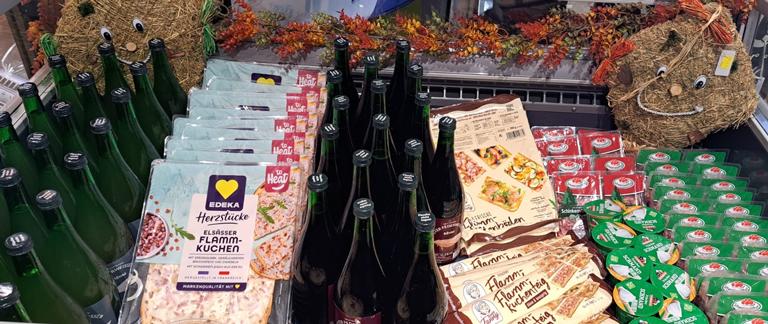 Aufbau Federweißer, Flammkuchen, Zwiebelkuchen bei EDEKA Deckenbach