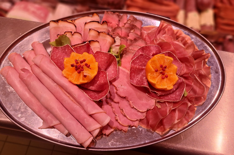 Individuell zusammengestellte Wurstplatte