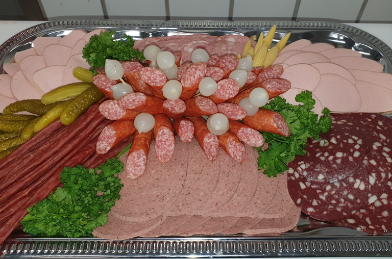 Individuell zusammengestellte Wurstplatte