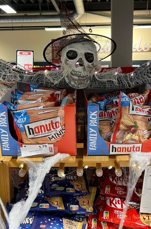 In den EDEKA-Deckenbach-Filialen in Obersthausen warten zahlreiche gruselige Köstlichkeiten passend zu Halloween