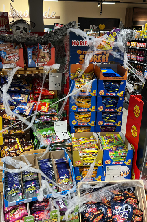 In den EDEKA-Deckenbach-Filialen in Obersthausen warten zahlreiche gruselige Köstlichkeiten passend zu Halloween