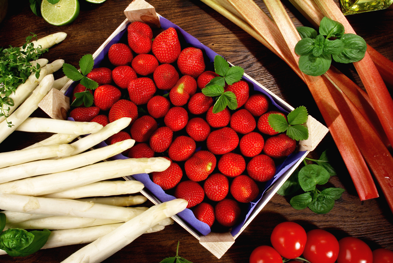 Saisonal und regional: Spargel, Erdbeeren, Rhabarber