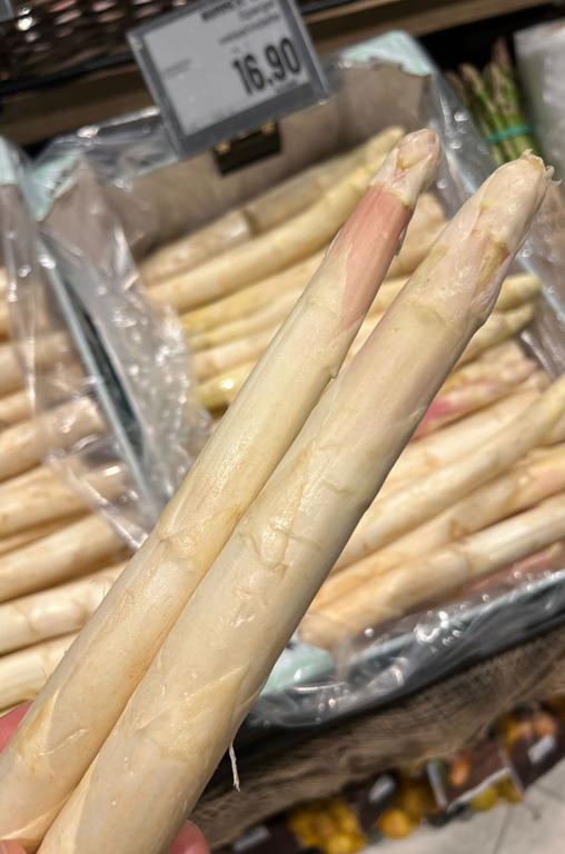 Spargel und Erdbeeren