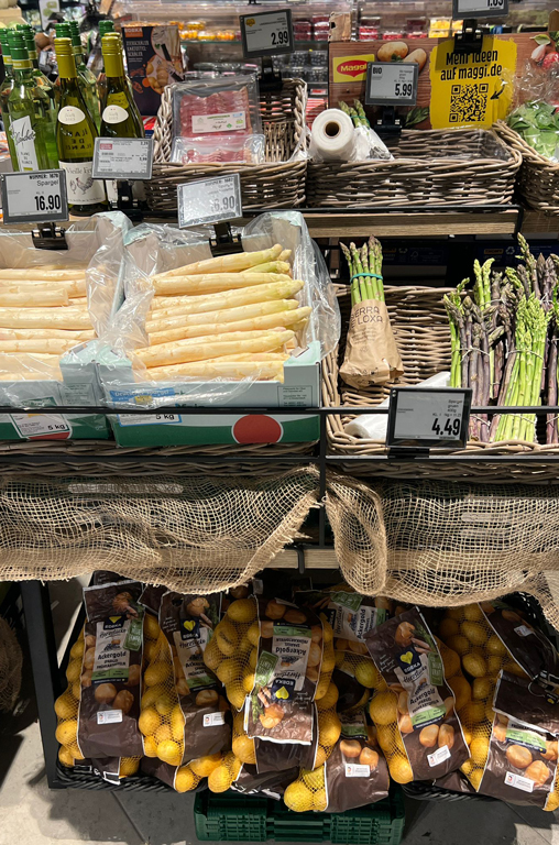 Spargel und Erdbeeren